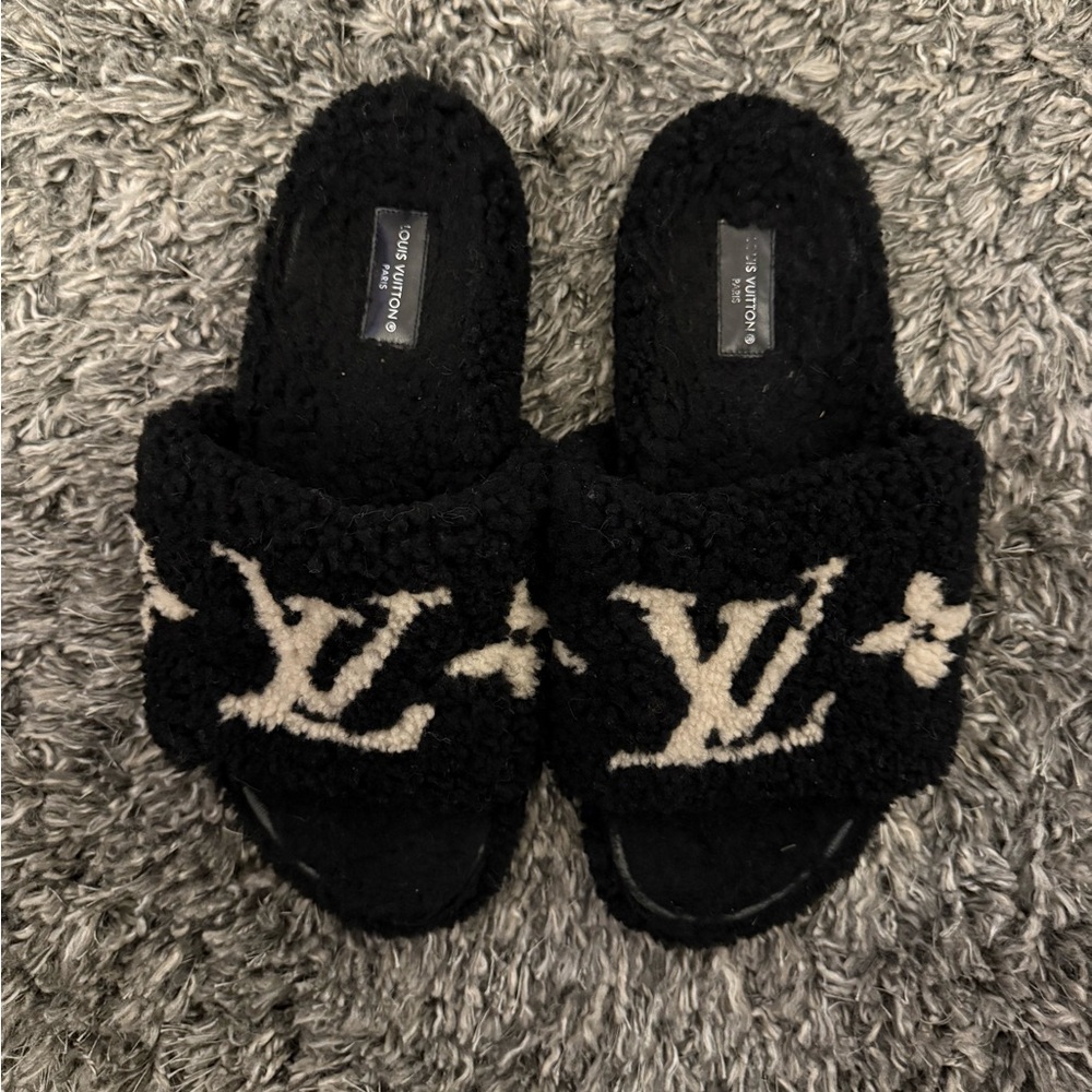 Louis Vuitton Paseo Flat Comfort Mule Black Logo